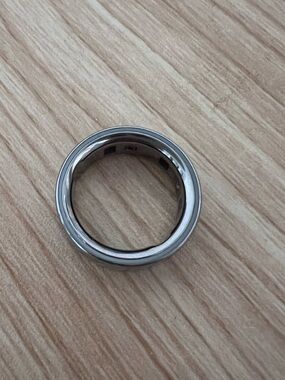 Oura Ring Size 8, battery defective